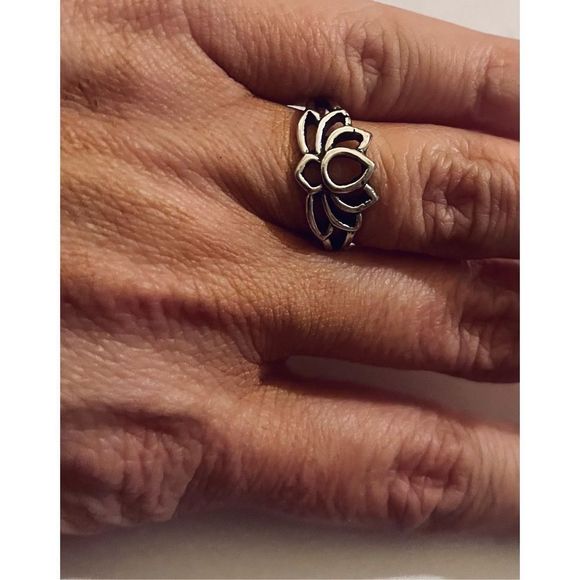 Silver tribal cut-out BOHO LOTUS FLOWER RING - Picture 2 of 6